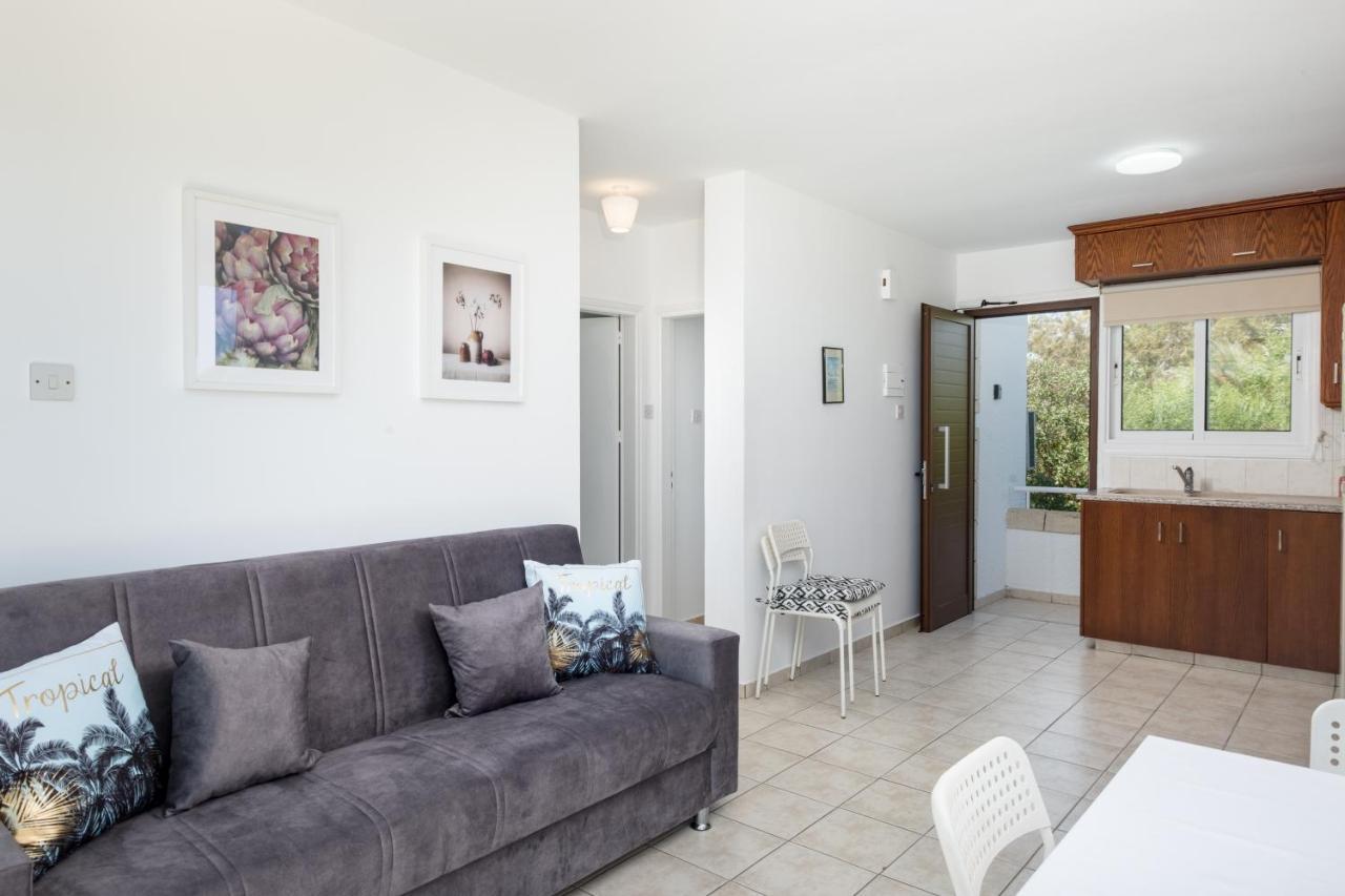 Oceanview Apartment Larnaca Exterior photo